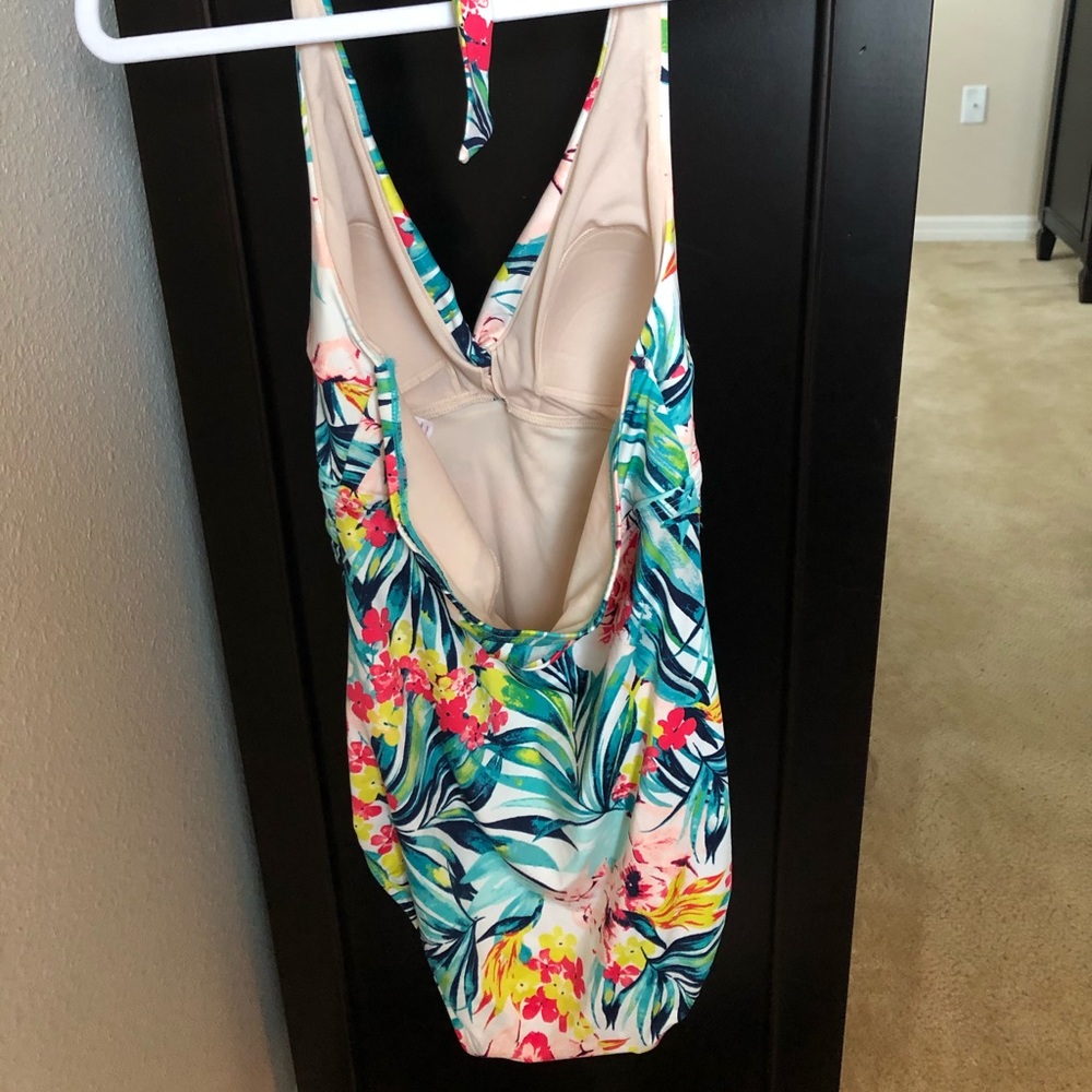 Target one piece bathing suit - Picture 3 of 4